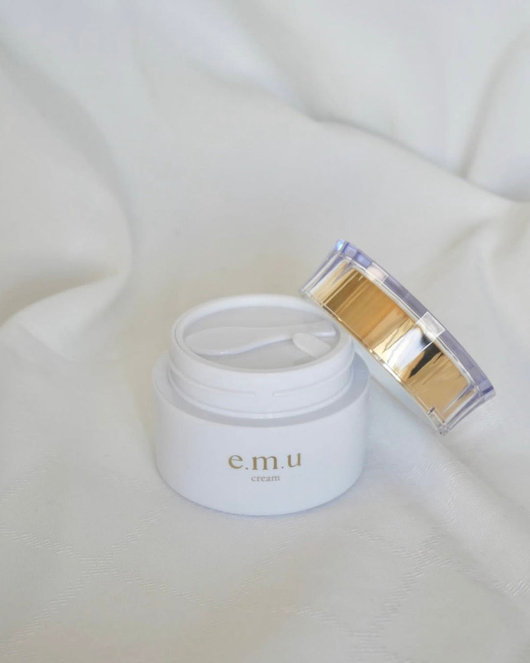 大人肌のためのe.m.u cream